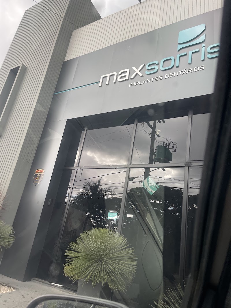 Maxsorriso Implantes Dentários | Goiânia - GO - foto 3