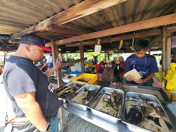 Bangsal Ikan Bakar ( Basa Ike Bakar Dale Kapong / - Photo 1
