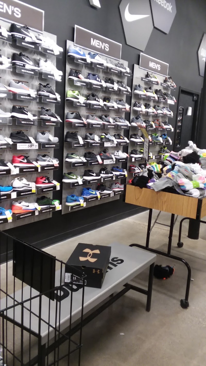 Dunhams Sports #9240 photo