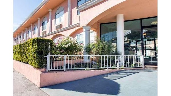 Rodeway Inn near Melrose Ave