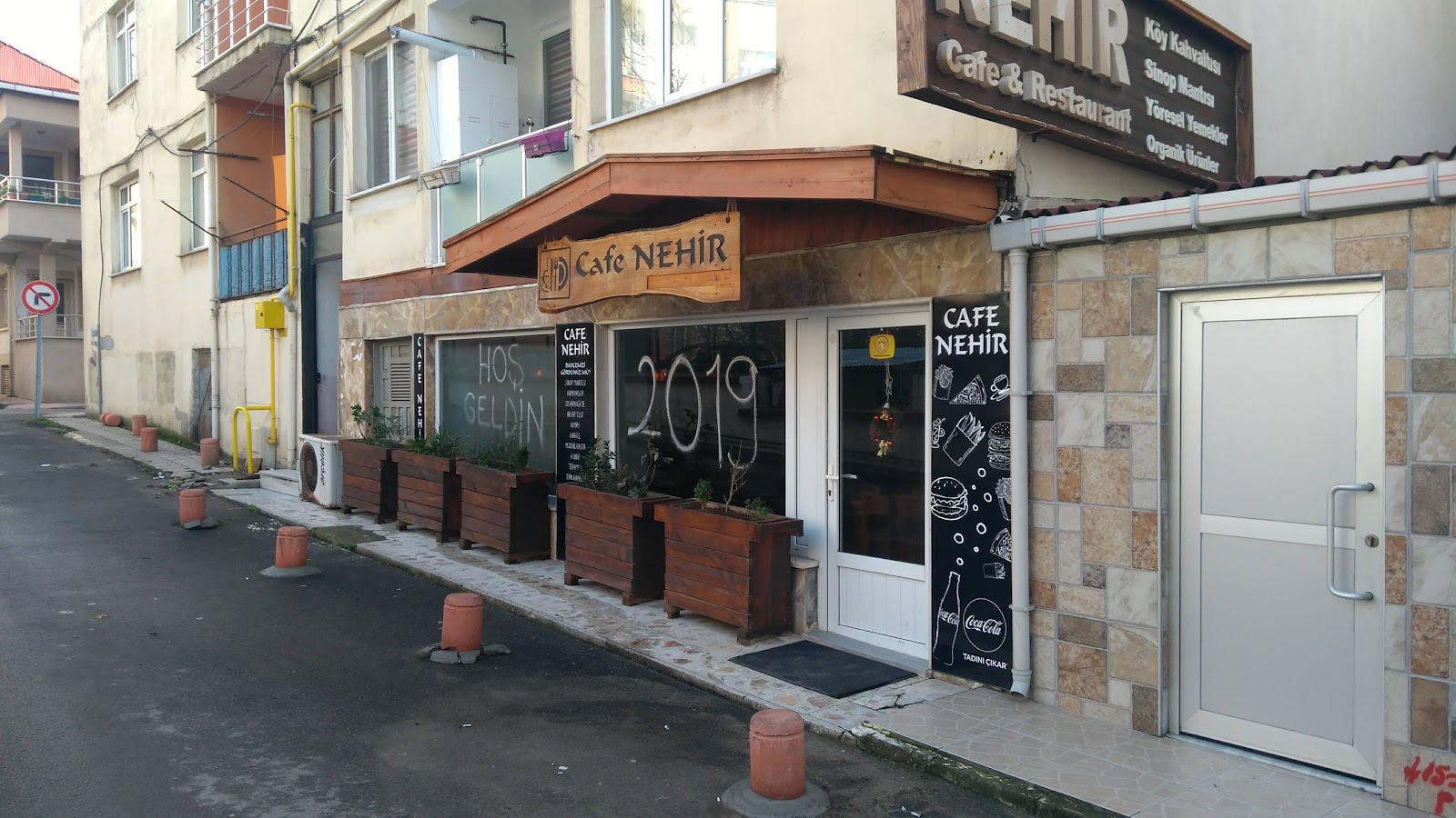 NEHİR CAFE & RESTAURANT mekanı