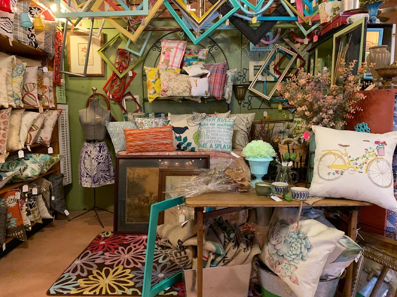 Shoppes At Fourth & Cherry photo 3