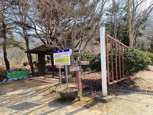 봉화산등산로주차장 1
