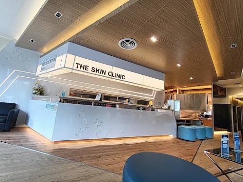 The Skin Clinic สาขาสีลม 17 - คลินิกปลูกผม รักษาผมบาง Long Hair Transplant Center logo