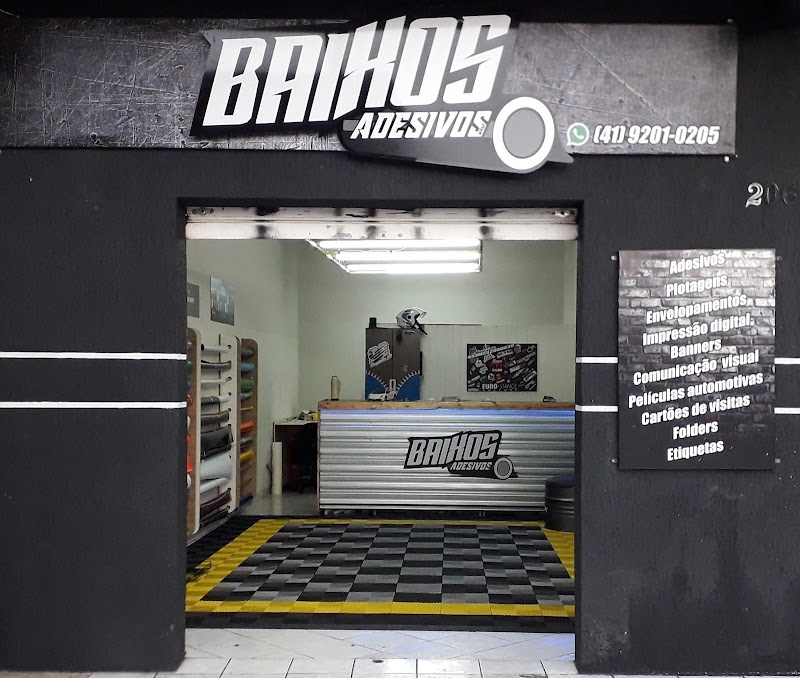 Foto de Baixos adesivos Envelopamento Automotivo e estetica automotiva em Curitiba