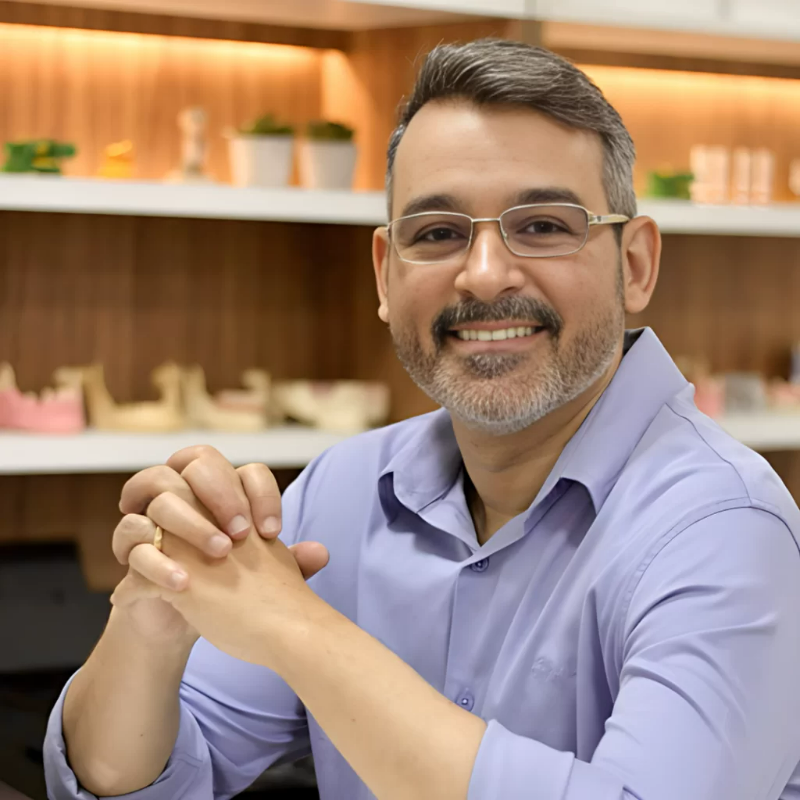 Implantes Dentários em Fortaleza - Dr. Vinícius Marques - foto 1