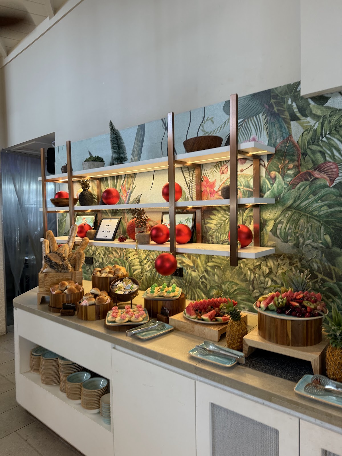 Blu Bar & Grill at Radisson Blu Resort Fiji in denarau-island