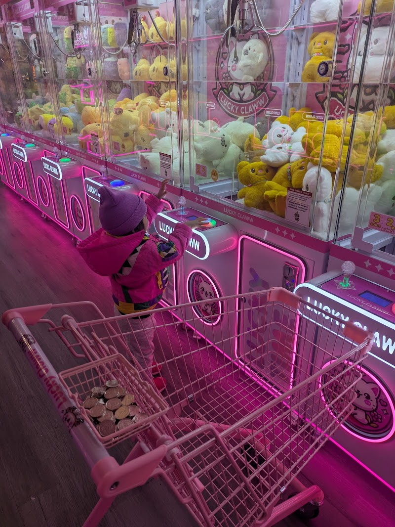 Lucky Claww UW (Lucky Claw) — Video Arcade in Seattle