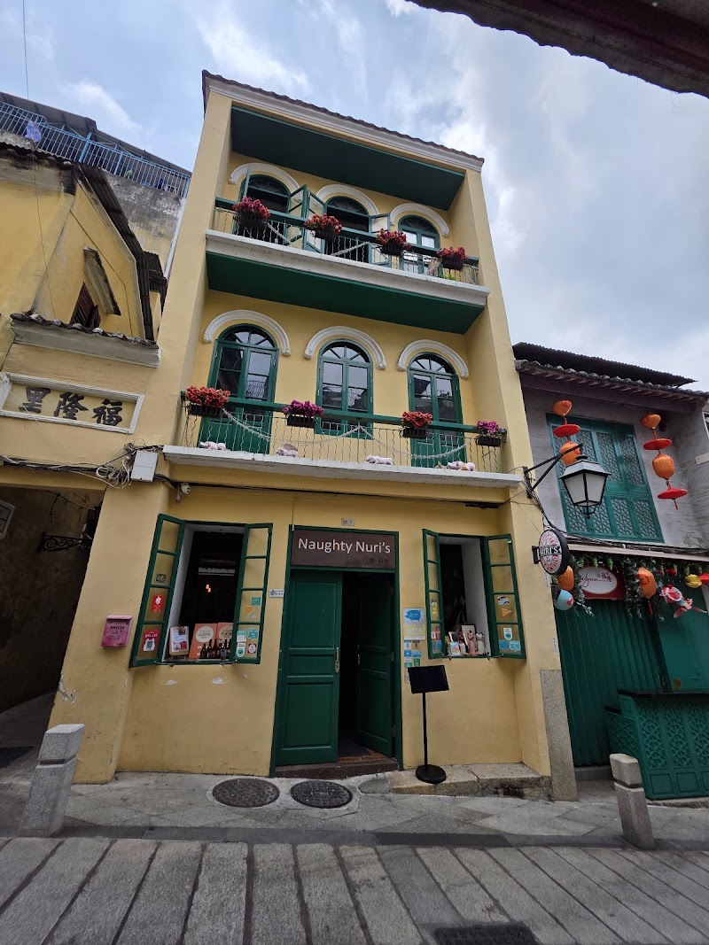 Naughty Nuri's photo 4