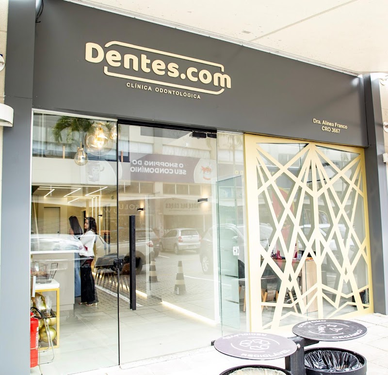 Clínica Odontológica Dentes.com | Dra. Alínea Franco