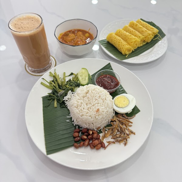 Ratu Kirana Cafe - Photo 1