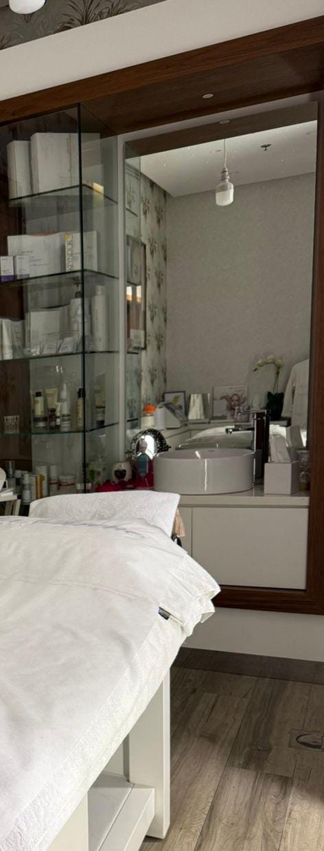 Facial skin care services 3