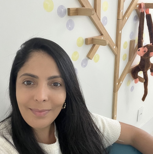 Dra. Aline Campos Reis, Pediatra