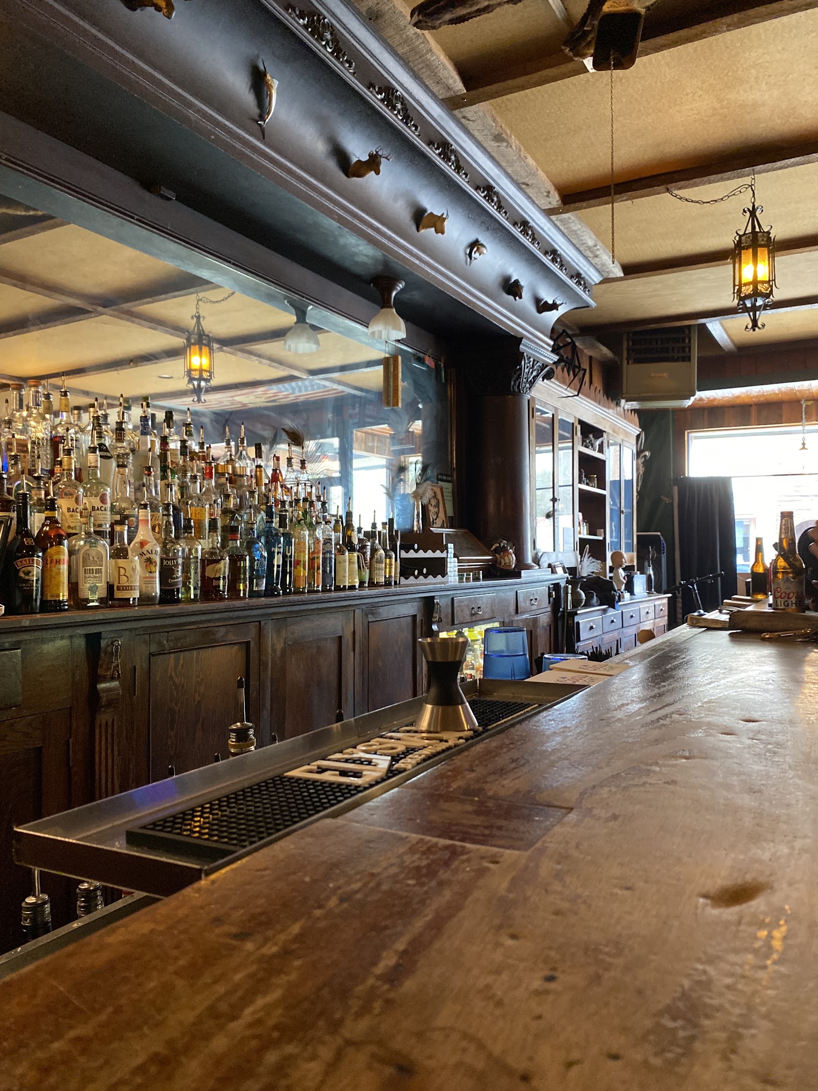 Hub Bar & Grill