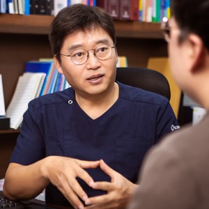 Maxwell Hair Transplant Clinic logo