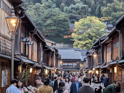 Higashi Chaya District