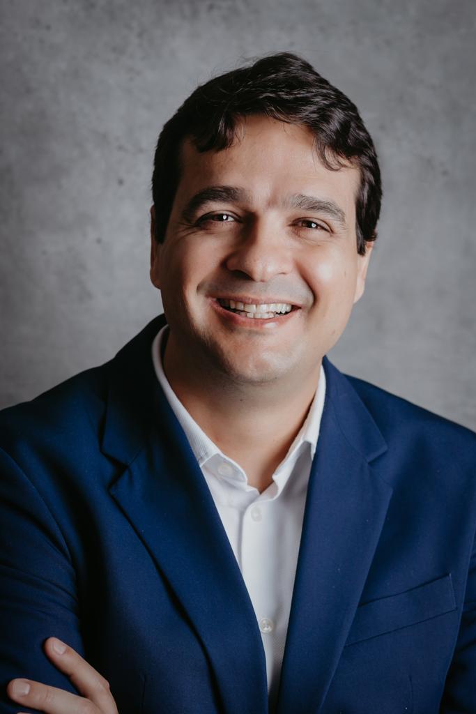 Dr. Marcelo Fontes | Invisalign em Salvador