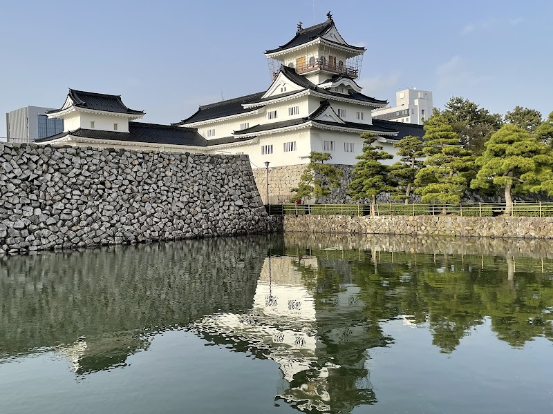 富山城址公園の外観