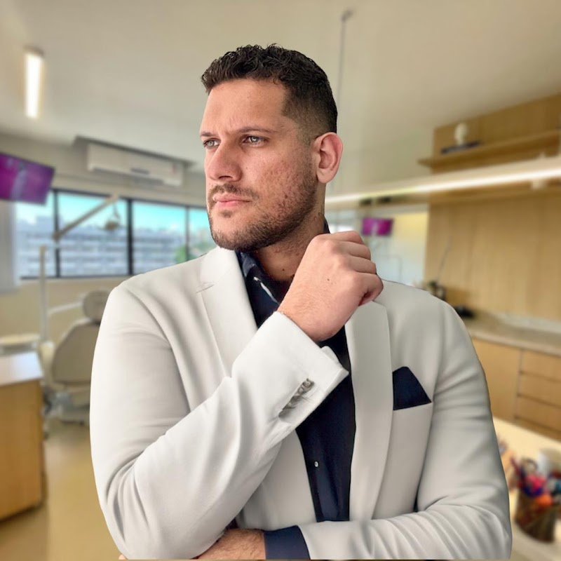 Dr. Igor Duarte | Dentista | Clareamento dental | Extração de Siso | Aparelho | Alinhador Invisível |