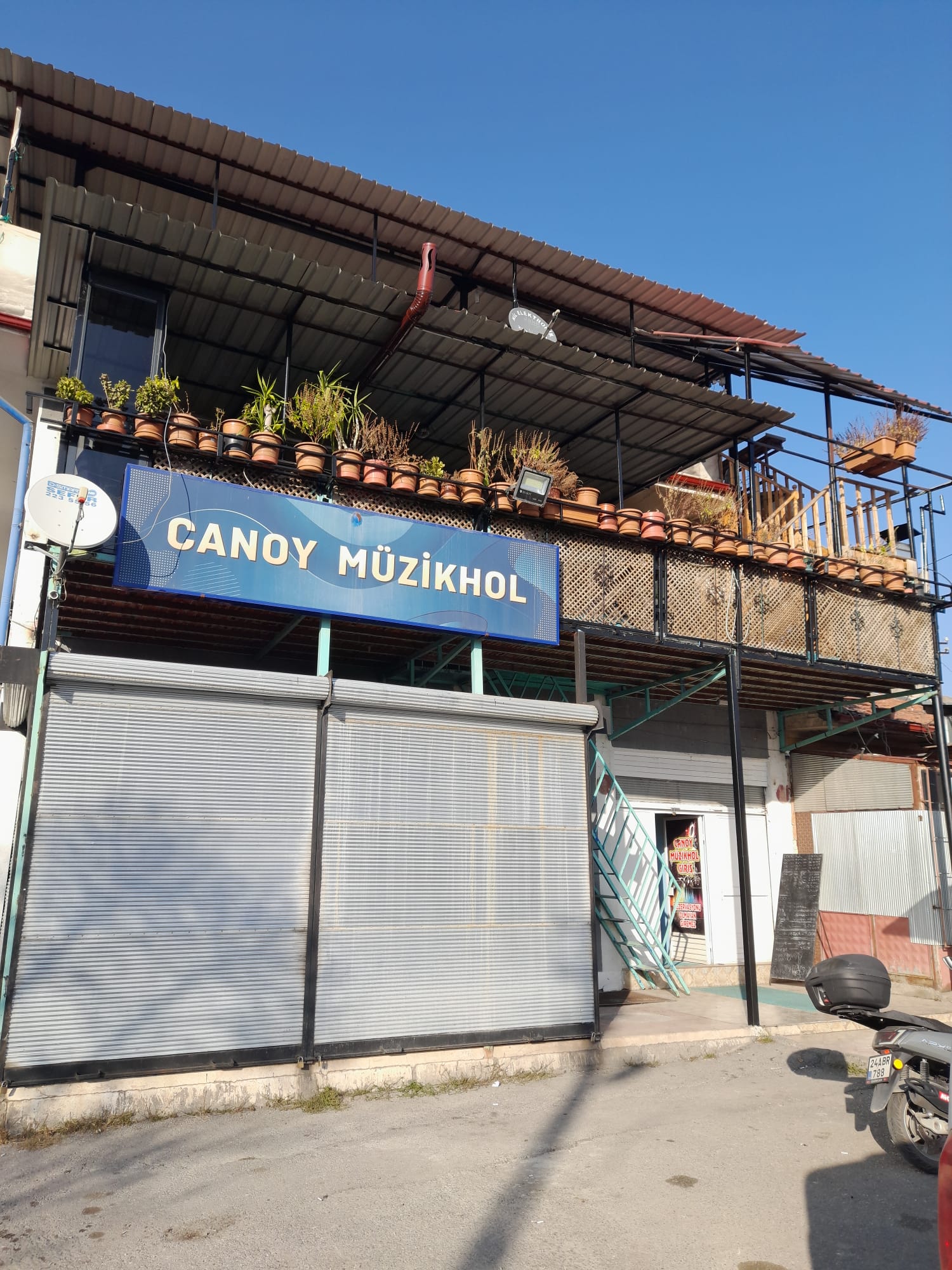 CANOY MÜZİKHOL mekanı