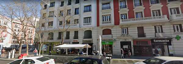 Residencia Dra. Rosana Mainar Sancho: Geriatría, Medicina Familiar, Cuidados Paliativos, Sofrología, Medicina Integrativa y Humanista — C. de Narváez, 7, 1º DERECHA, Salamanca, 28009 Madrid, España