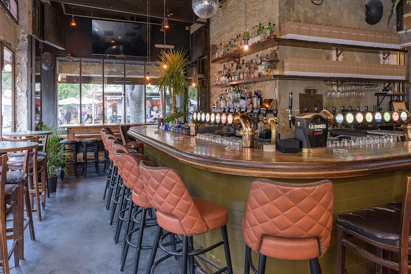 perla bar & people