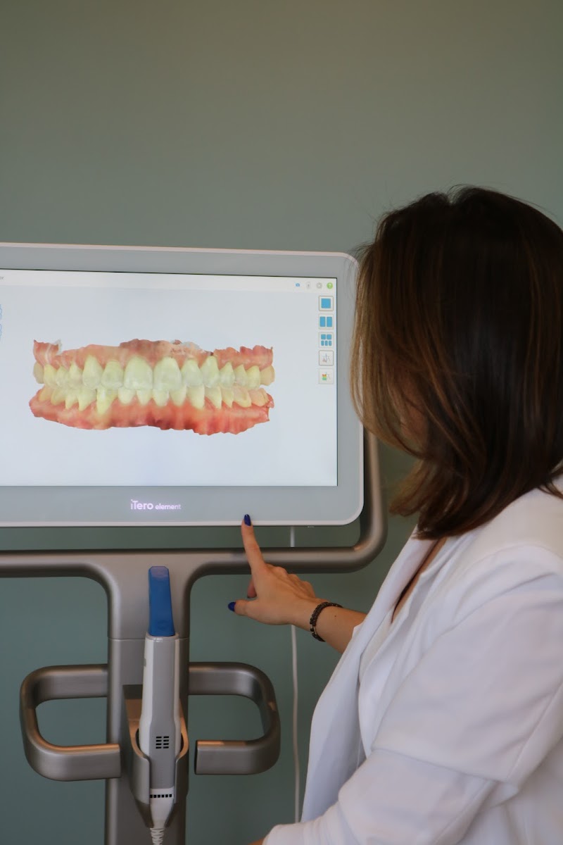 Dra Daniela Giusti Parizzi - Dentista | Ortodontia Invisalign - foto 3