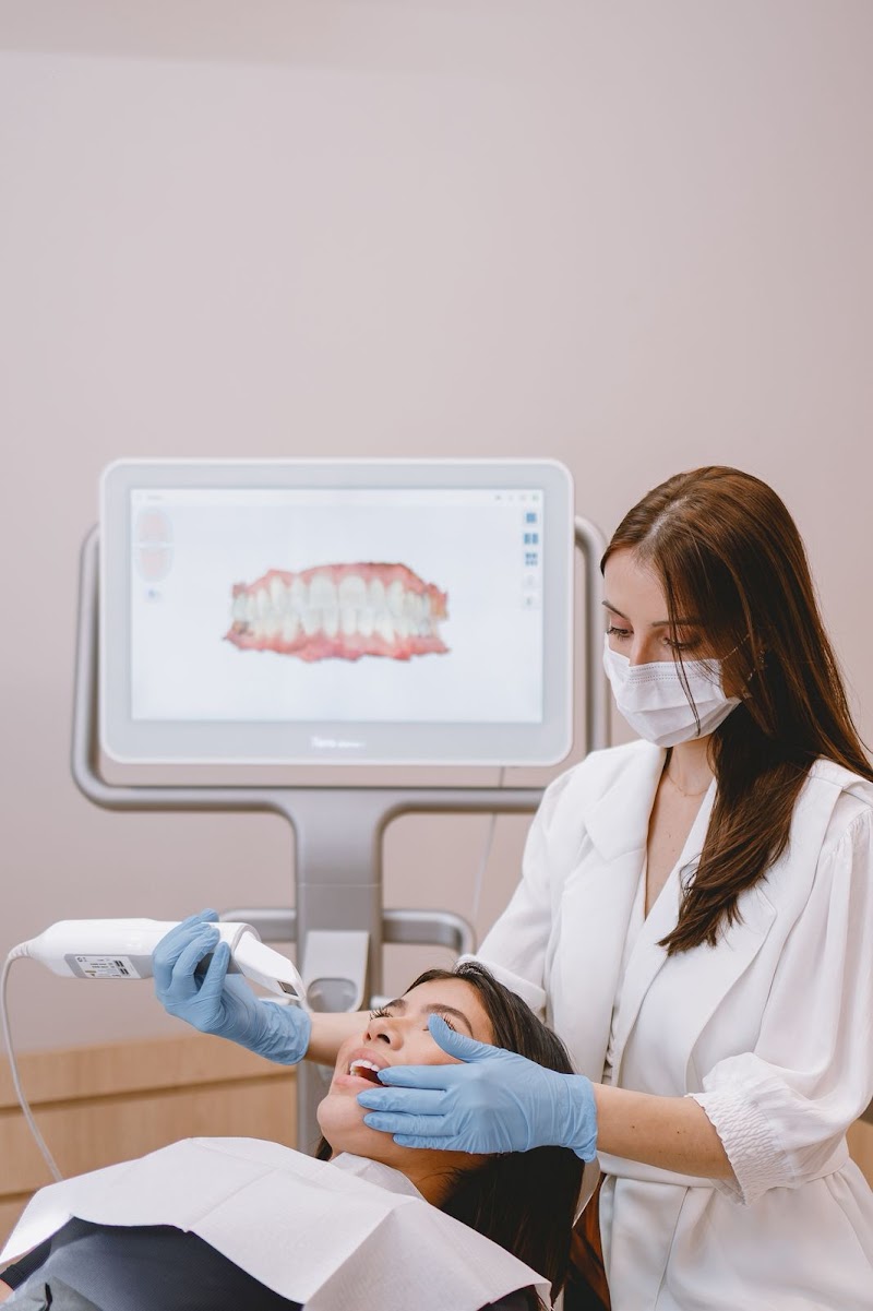 Dra Daniela Giusti Parizzi - Dentista | Ortodontia Invisalign - foto 5