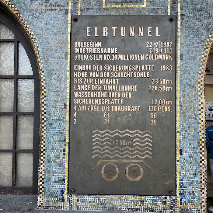 Alter Elbtunnel fotoğraf 1