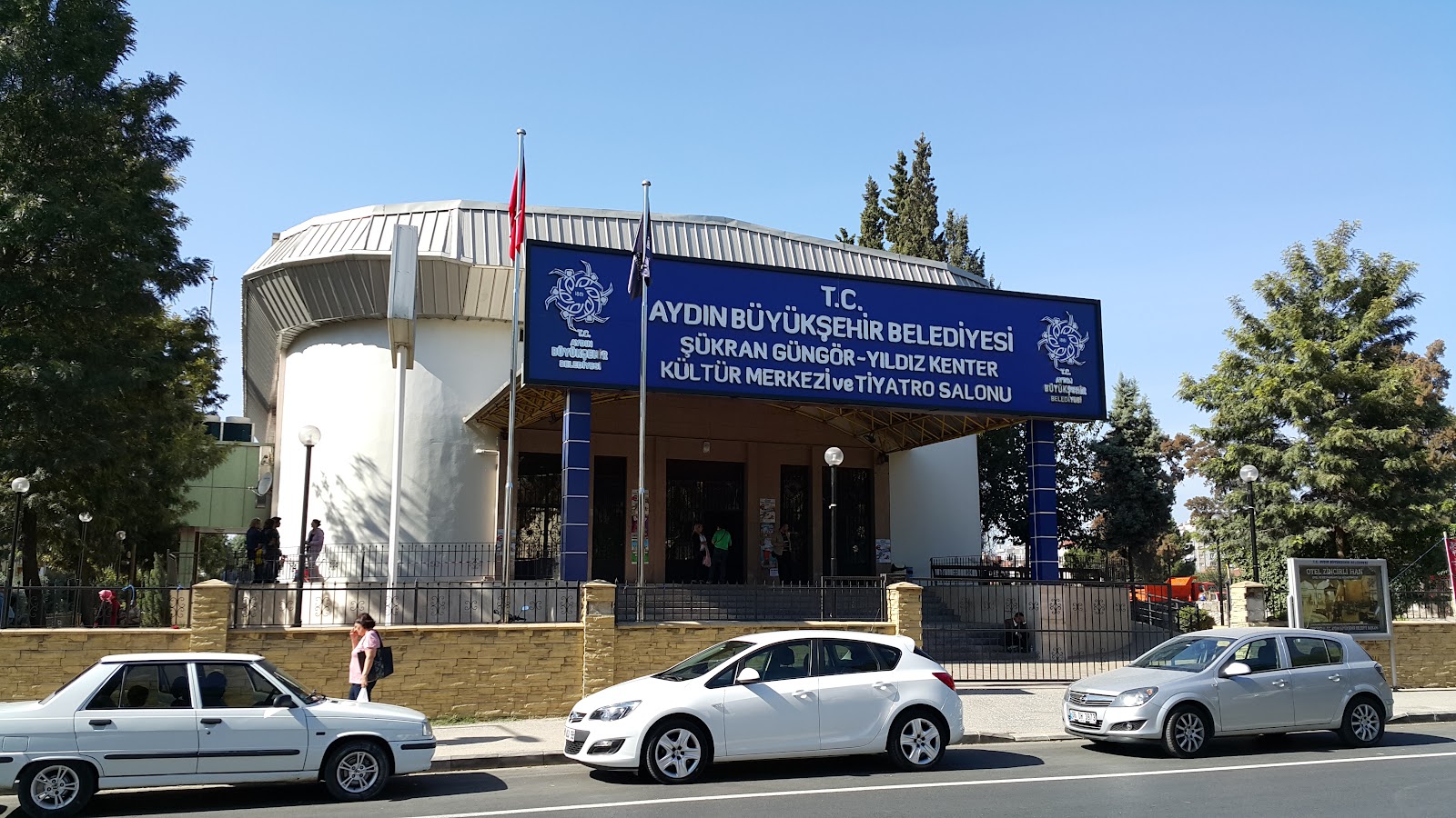 Şükran Güngör - Yildiz Kenter Kültür Merkezi ve.tiyatro Sahnesi mekanı
