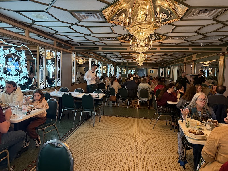 Versailles Restaurant Cuban Cuisine interior