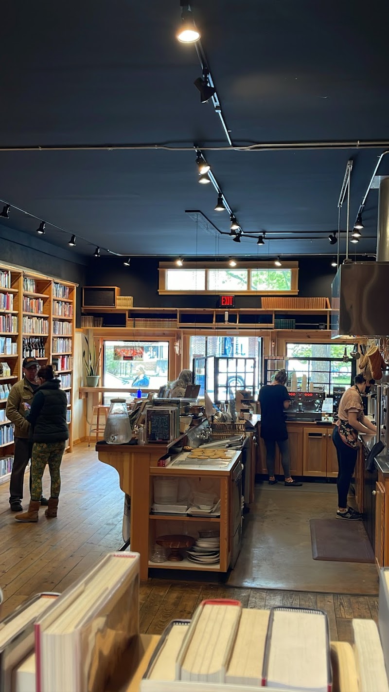 Pelican Bay Books & Coffeehouse photo 4