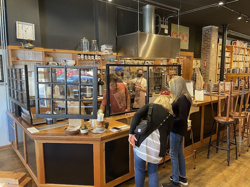 Pelican Bay Books & Coffeehouse photo 3