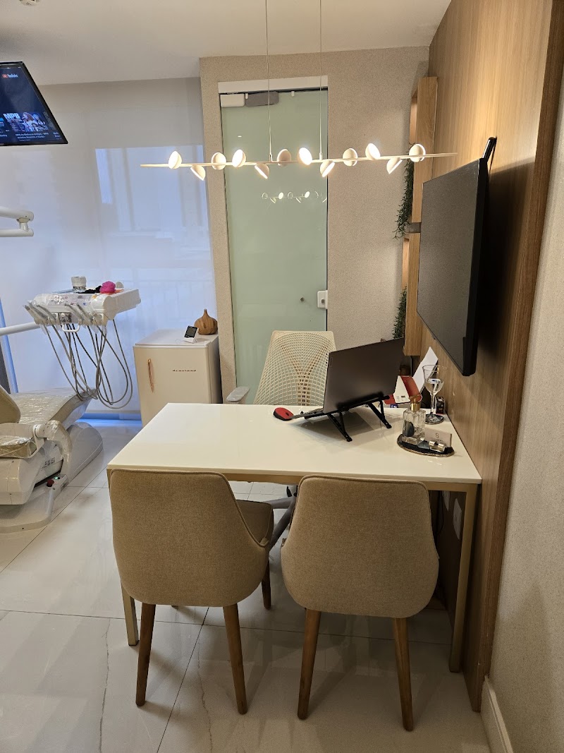 Karina Queiroz Ortodontia| Alinhadores invisíveis - foto 5