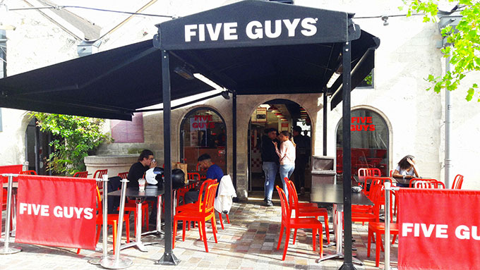 Five Guys, vue extérieure