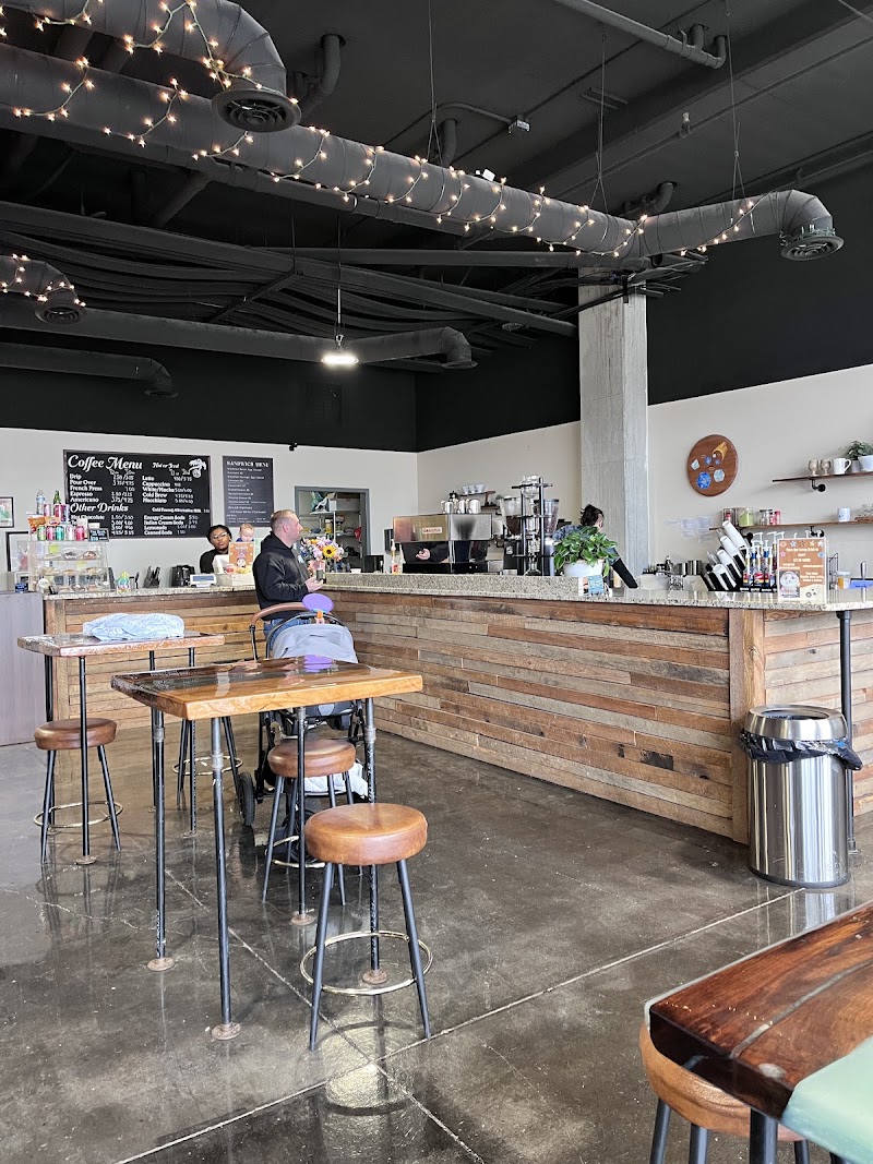 Chaotic Good: Coffee, Comics and Games photo 4