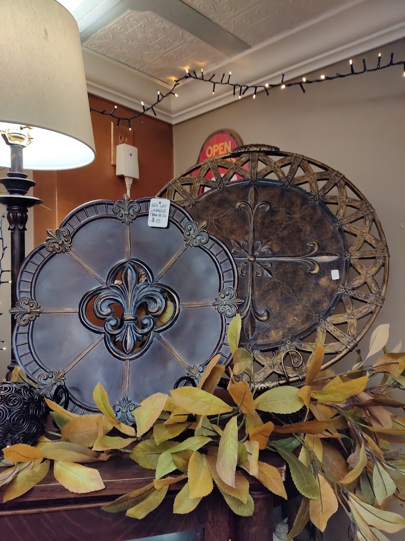 Renew Consign & Pie Cafe photo 4