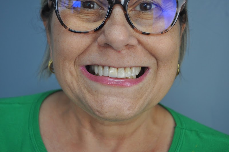 Dra Kárin Borges | Facetas em Resende