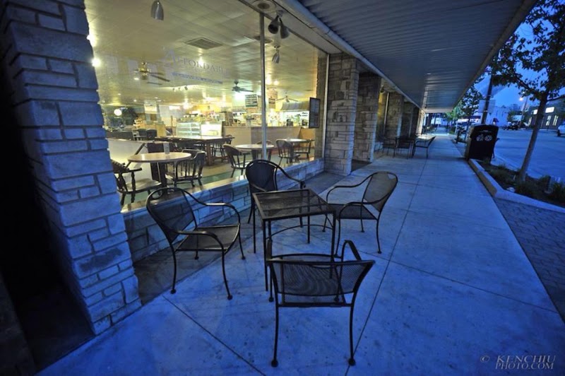 Coffeehouse in Uptown Normal photo 1