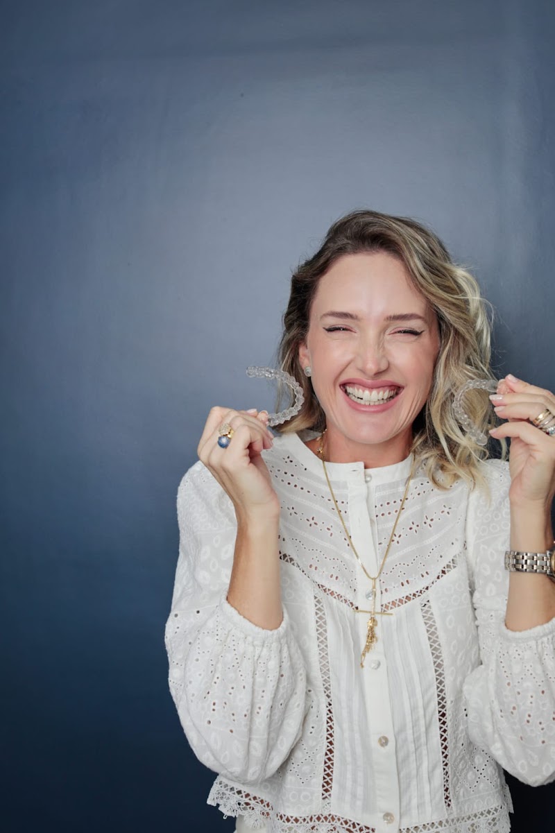 Mariana May | Ortodontista em Florianópolis e especialista em alinhadores invisíveis | SouSmile | Invisalign|