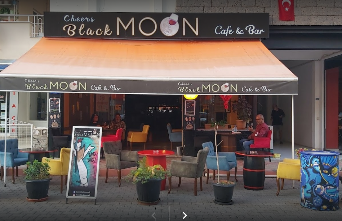 CHEERS BLACK MOON mekanı