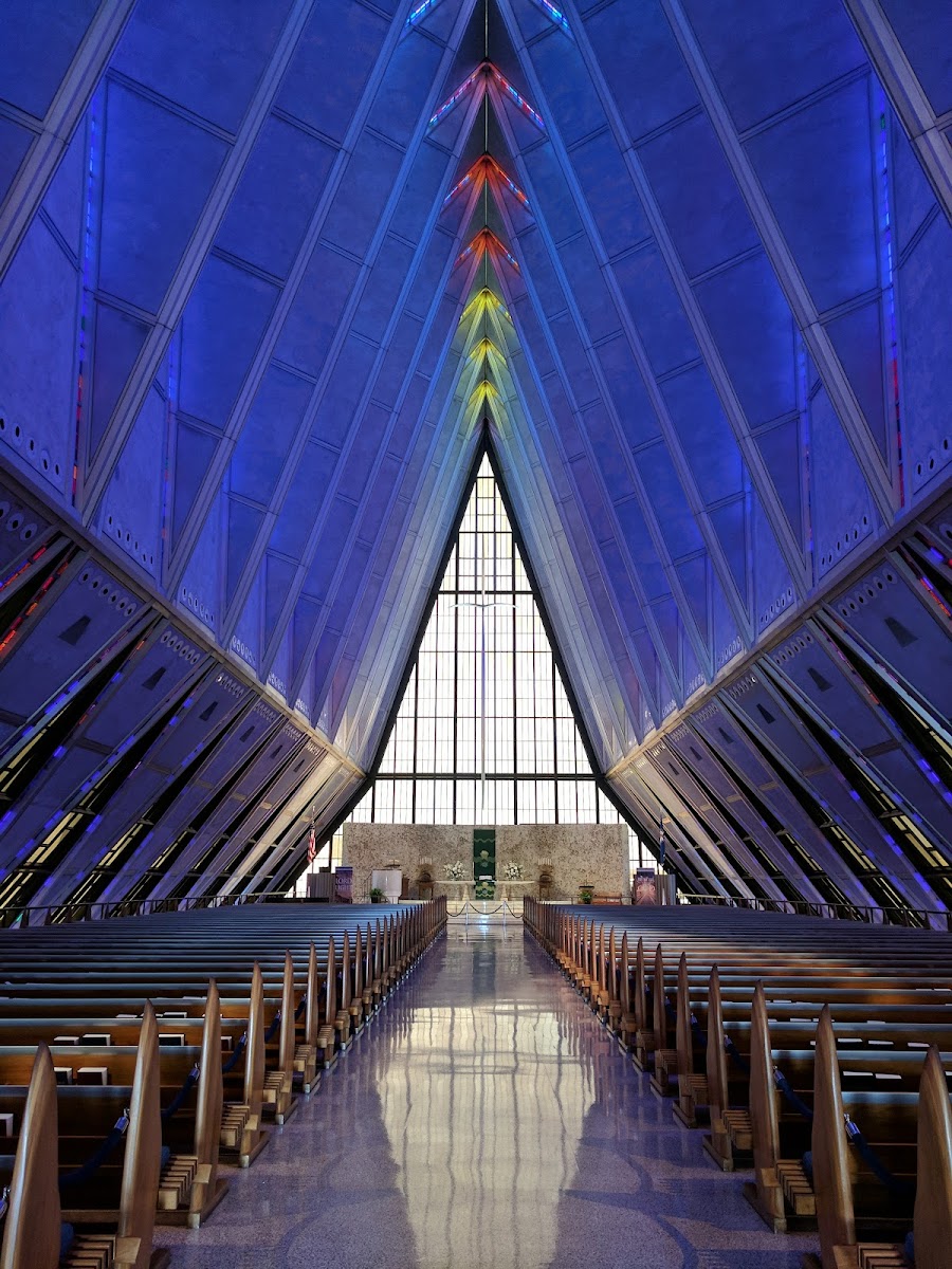 アメリカ空軍士官学校（United States Air Force Academy）（USAF Academy、コロラド州）