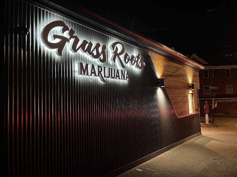 Video tour of Grass Roots Marijuana Shop - Portland (21+) retail environment