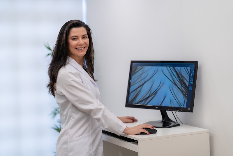 Foto de Dra. Vanessa Soares - Dermatologista especializada em Tricologia