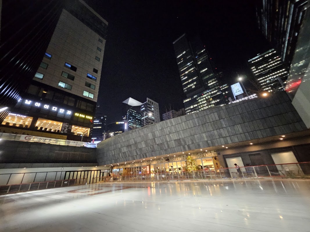 GT Tower Ice Rink (Gangnam Station) exterior — Seoul (Seocho/Gangnam) 06692, South Korea