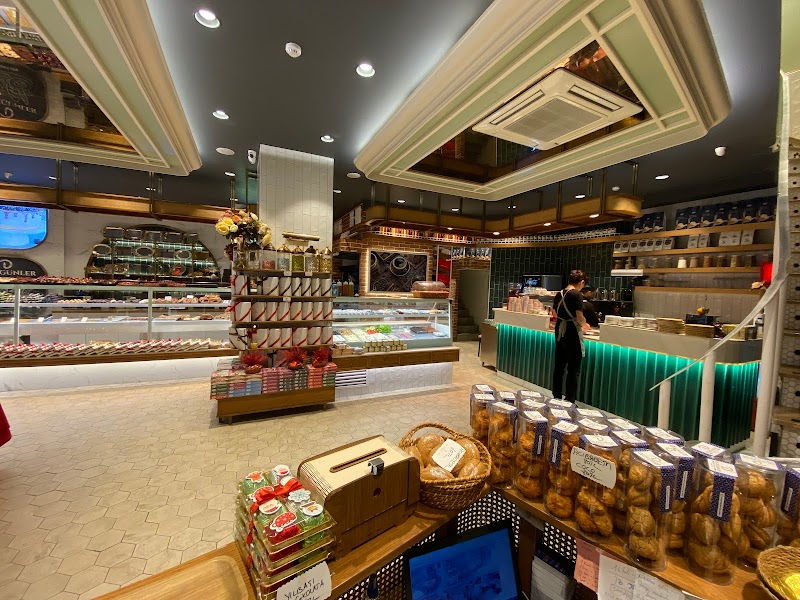 Düzgünler Pasta ve Cafe 4.Levent-Sultan Selim Mah Şubesi - Kağıthane Restoran