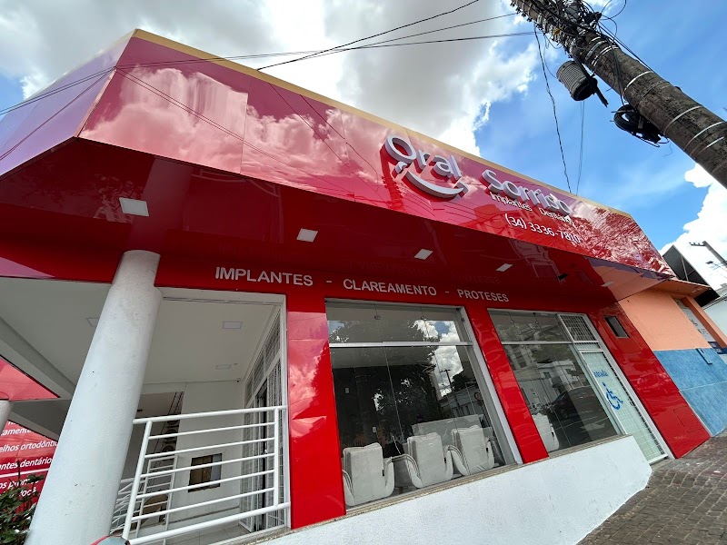 Implante Dentário | Lentes Em Resina | Aparelho Invisível - Oral Sorriso/Uberlândia MG