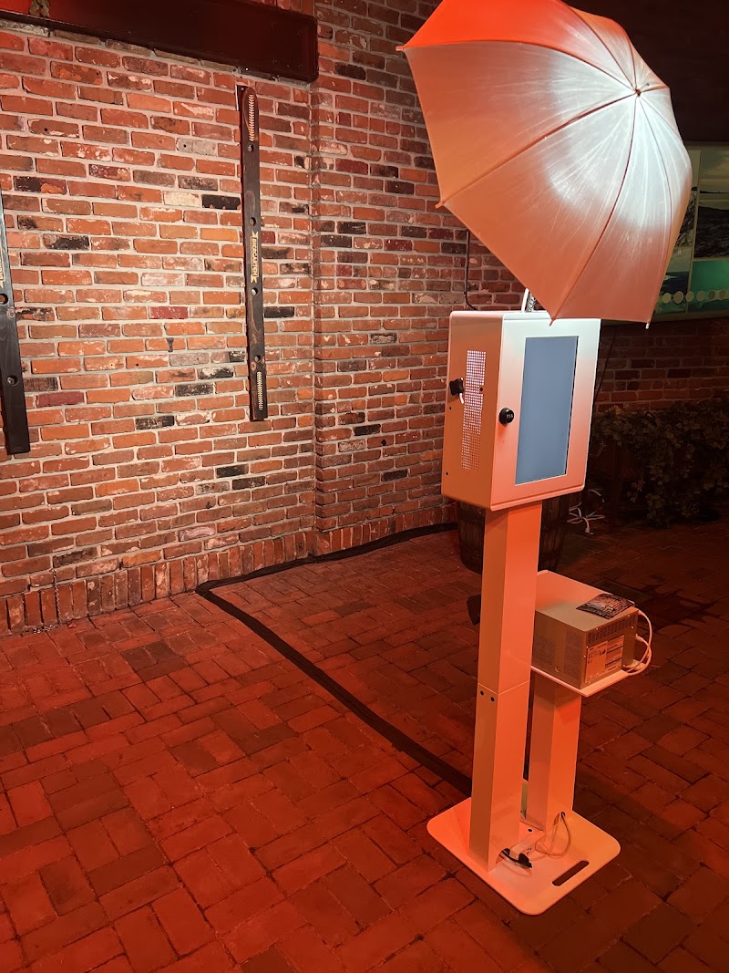 Exquisite Booths INC. Photo Booth Rentals