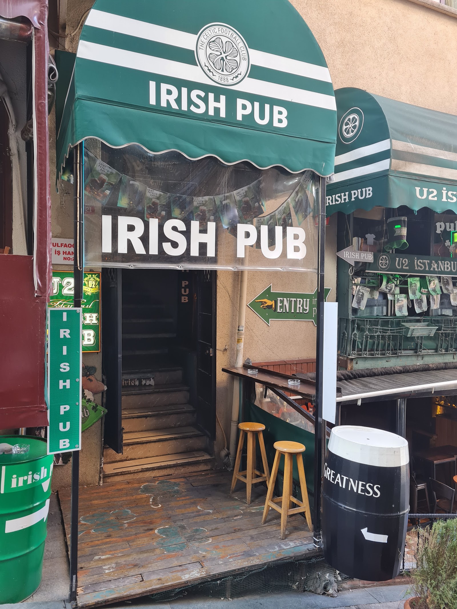 u2 istanbul irish pub mekanı