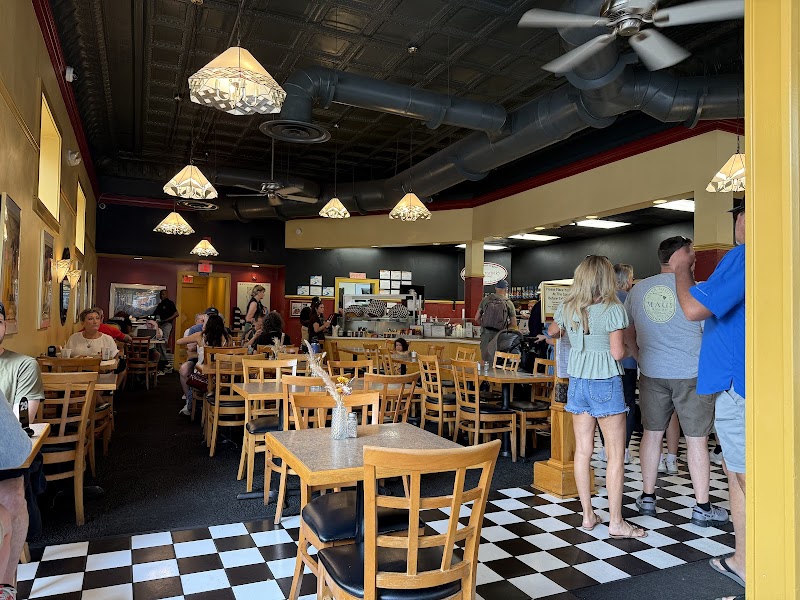 Goose Feathers Cafe & Bakery photo 2